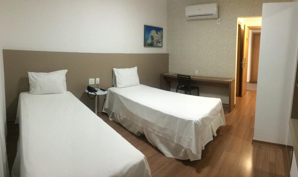 Lord Hotel Aeroporto Confins Vespasiano Zimmer foto